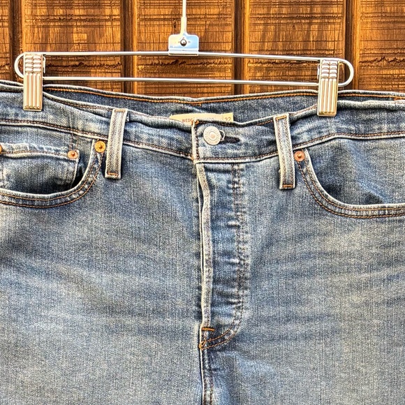 Levi's Wedgie Straight Button Up Jeans - Picture 9 of 15